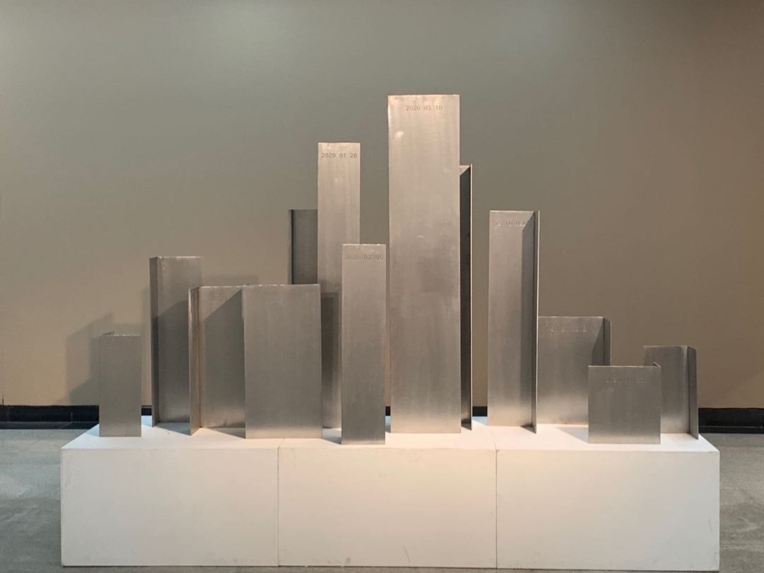 李三汉、王昇、郭雪、史金淞、李鹏程、安维秋、项祎 《众志成“城”》雕塑 150×190×100cm 2020年.jpg