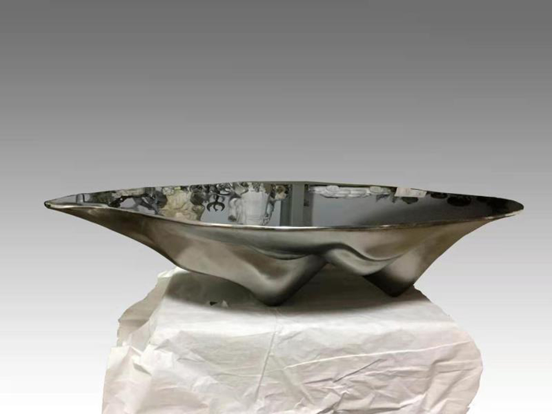 王昇《高峡出平湖》雕塑 不锈钢 20×88×58cm 2018年.jpg